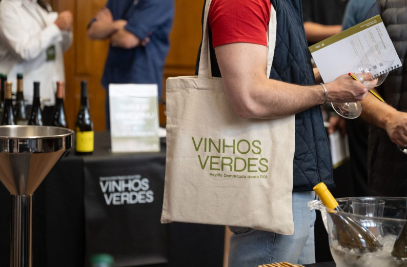 Os Vinhos Verdes na "The Drinks Business"